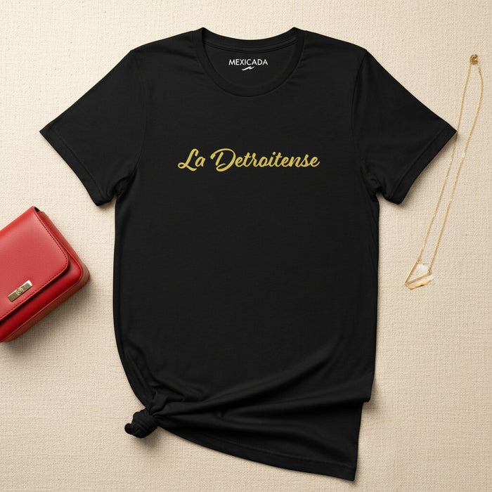 La T-Shirt La Detroitense | Il Detroiter, Orgoglio Cittadino, Spirito di Motor City, Eredità, Forza, Identità | L5