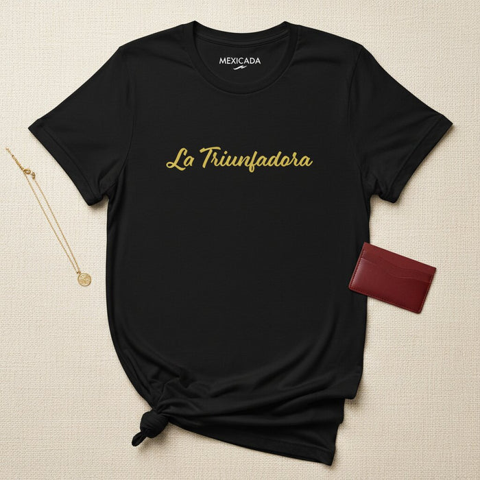 La T-Shirt della Trionfatrice | Trionfo, Vittoria, Forza, Potere, Spirito Campione | L5