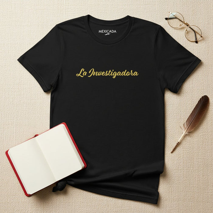 La Investigadora Men & Women's T-Shirt | The Investigator, Knowledge, Curiosity, Wisdom, Discovery | L5