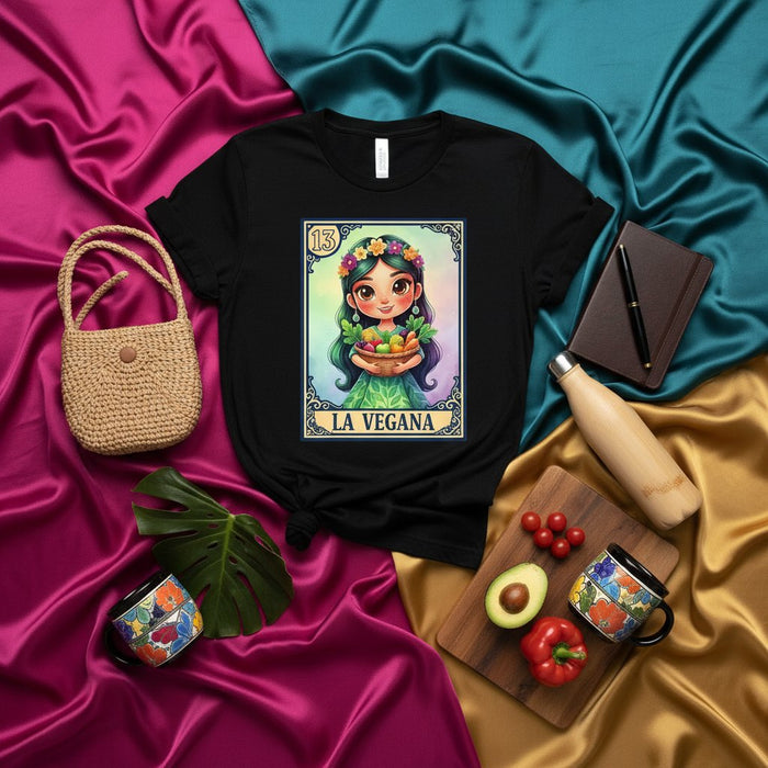 La Vegana - T-Shirt a Carta Lotería Vegana, Maglietta Unisex, Design Ispirato al Bingo Messicano, Regalo Vegetariano, Maglietta Stile di Vita a Base Vegetale, Grafica Kawaii, Numero 13, Abbigliamento Sostenibile
