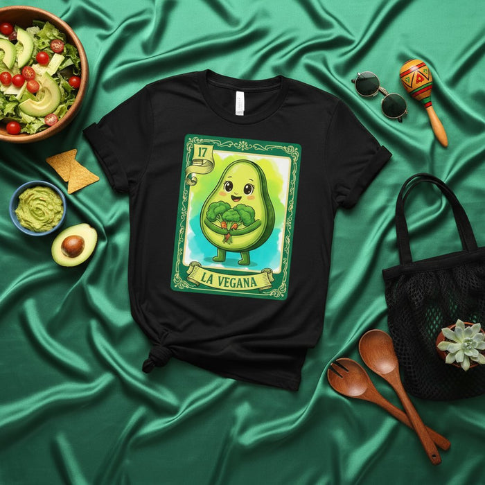 La Maglietta LA VEGANA Carta Lotteria Avocado con Simpatico Avocado Kawaii che Tiene il Broccolo, Maglia Grafica Stile Gioco Bingo Messicano, Divertente Regalo Vegano, Maglietta Unisex Nera Numero 17