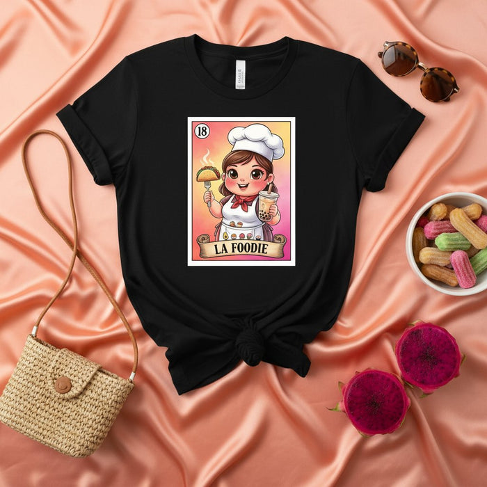 Camiseta Carta Lotería LA FOODIE, Chica Chef Dibujo Animado con Taco y Boba, Diseño Moderno Juego Bingo Mexicano, Regalo Camiseta Gráfica Unisex