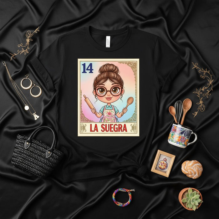La Suegra Tarjeta de Lotería Chef Abuela Camiseta con Rodillo y Cuchara, Diseño Divertido Inspirado en Juego Hispano, Camiseta Gráfica Unisex, Regalo para Suegra o Panadero, Número 14