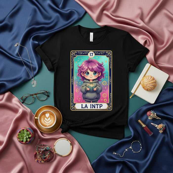 Camiseta LA INTP Chica Anime Kawaii Estilo Lotería y Tarot, Diseño Único de Cabello Morado, Gráfica para Pensadores Introvertidos y Fans del Manga