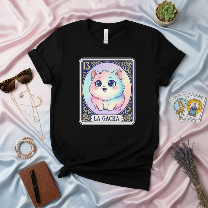La Camiseta de Lotería de Gatito Arcoíris Pastel Lindo LA GACHA, Estética Kawaii Divertida Camiseta de Bingo Mexicano, Regalo Unisex para Amantes de los Gatos