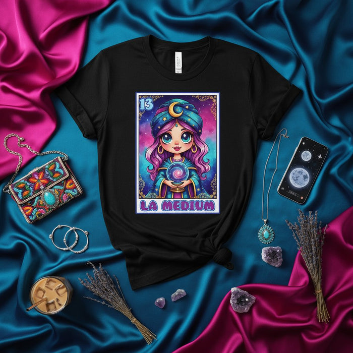 La Camiseta de Carta de Lotería Adivina Mágica LA MEDIUM, Estilo Místico Psíquico Lector de Tarot de Bruja, Camiseta Única de Arte del Juego de Bingo Mexicano