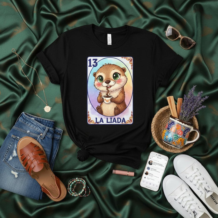 El Pijama LA LIADA Linda Nutria Bebiendo Café Lotería, Divertida Camiseta de Arte Hispano de Juego de Bingo, Idea de Regalo, Diseño Número 13