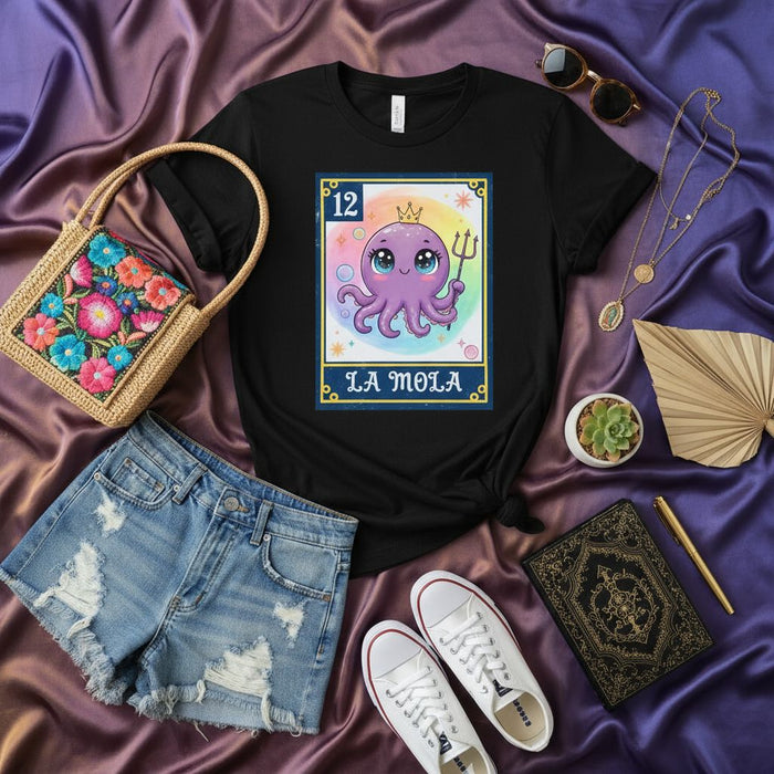 LA MOLA Cute Octopus Lotería Card 12 Black T-Shirt, Kawaii Kraken with Trident and Crown Tee, Spanish Mexican Bingo Game Shirt, Women's Men's Unisex Graphic Novelty Top, Unique Magical Sea Animal Design, Gift for Ocean Lovers, Beach Vibe Style