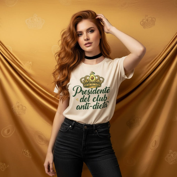 Presidente del Club Anti-Dieta T-Shirt with Avocado Crown, Funny Gift for Avocado Lovers, Unisex Shirt with Spanish Phrase, Anti-Diet Clothing with Food Design, Casual Style