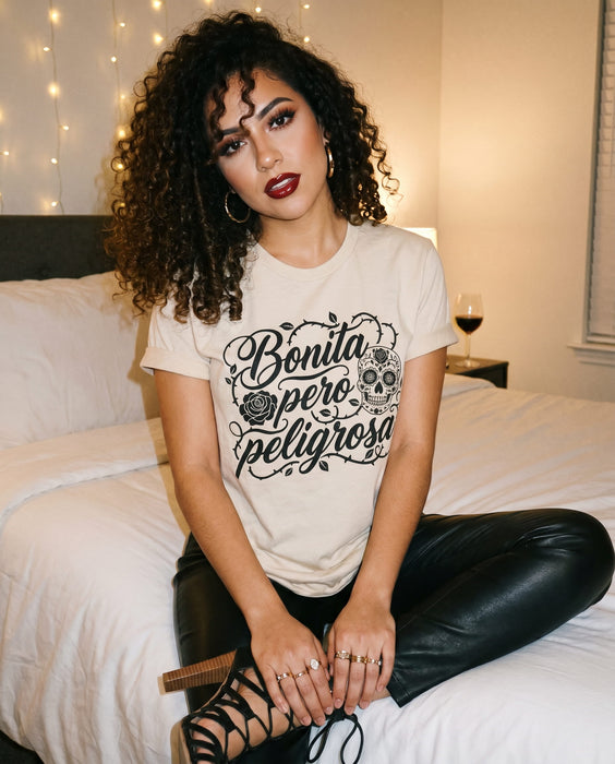 Camiseta Bonita Pero Peligrosa, Calavera de Azúcar, Cita en Español, Día de Muertos, Mexicana, Gráfica para Mujer, Estilo Boho, Diseño Floral