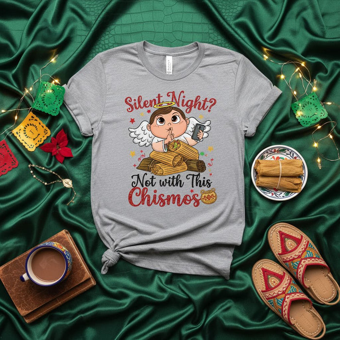Notte Silenziosa? Non con Questa Maglietta Angelo Tamales di Natale Divertente Chismoso, Regalo Umorismo Festa Messicana, Maglia Cultura Chisme, Abbigliamento Festa di Natale.