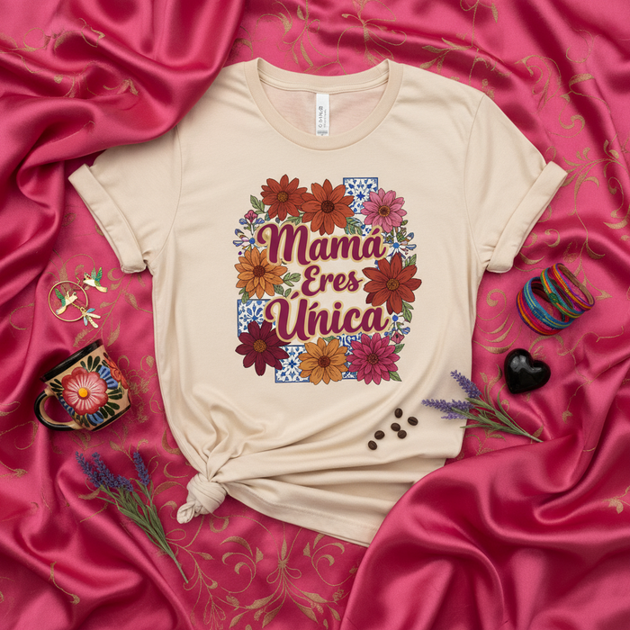 Camiseta Mamá Eres Única, Regalo Día de las Madres, Estampado Floral para Mamá Latina