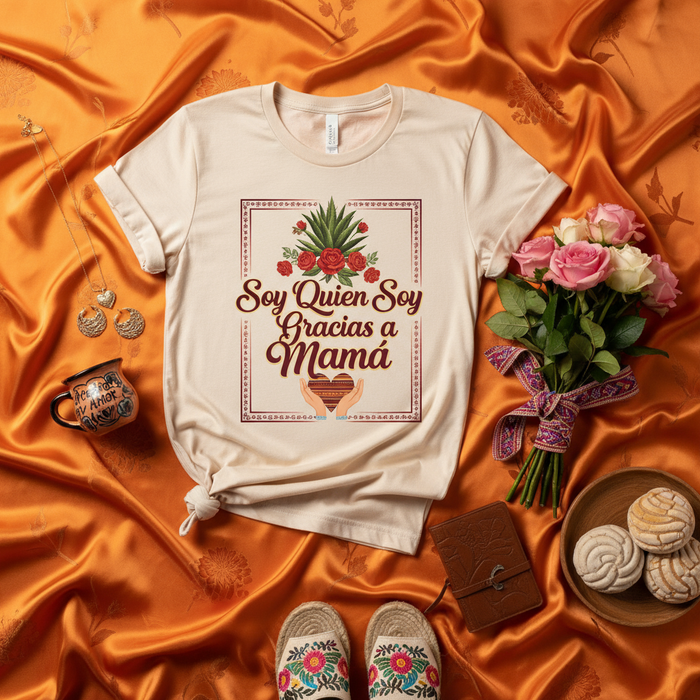 Camiseta Soy Quien Soy Gracias a Mamá - Diseño Floral Piña Regalo Día de la Madre - Camiseta Unisex Aprecio Mamá Latina - Estilo Foto Conchas Mexicanas