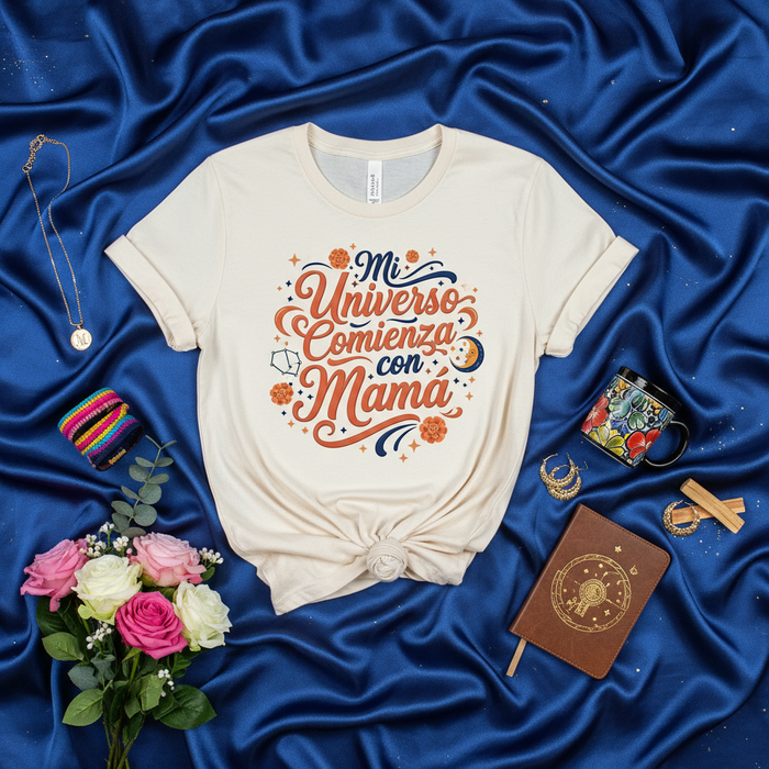 Mi Universo Comienza con Mamá Camiseta Regalo Día de las Madres para Mamá Latina, Diseño Celestial Galaxia, Astrología Espacio para Nueva Mamá