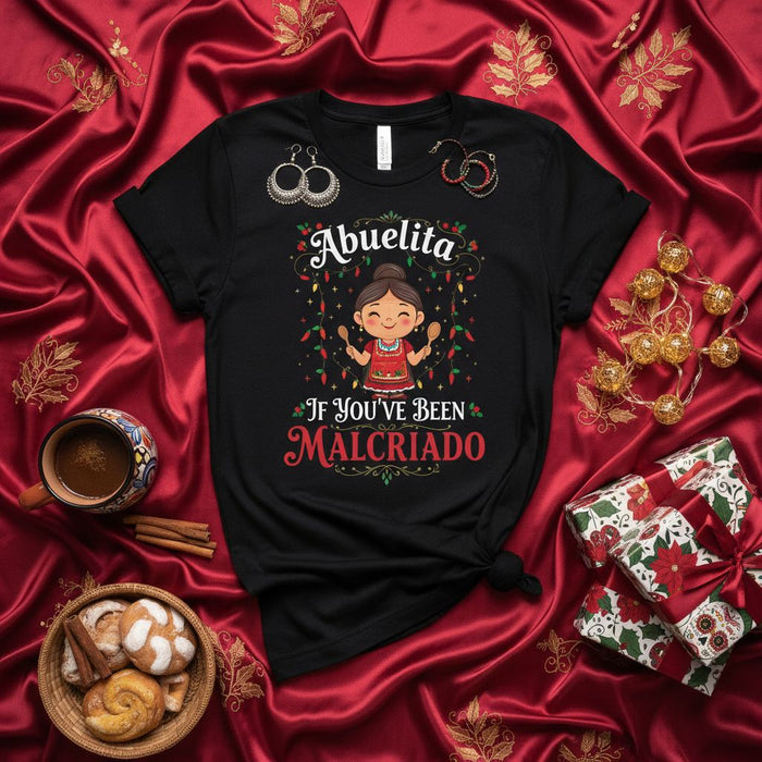 Camiseta "Abuelita If You've Been Malcriado" | Graciosa frase en español e inglés para abuela hispana | Regalo familiar de Navidad para abuela Nana Mimi | Lindo diseño de dibujos animados con luces y pimientos