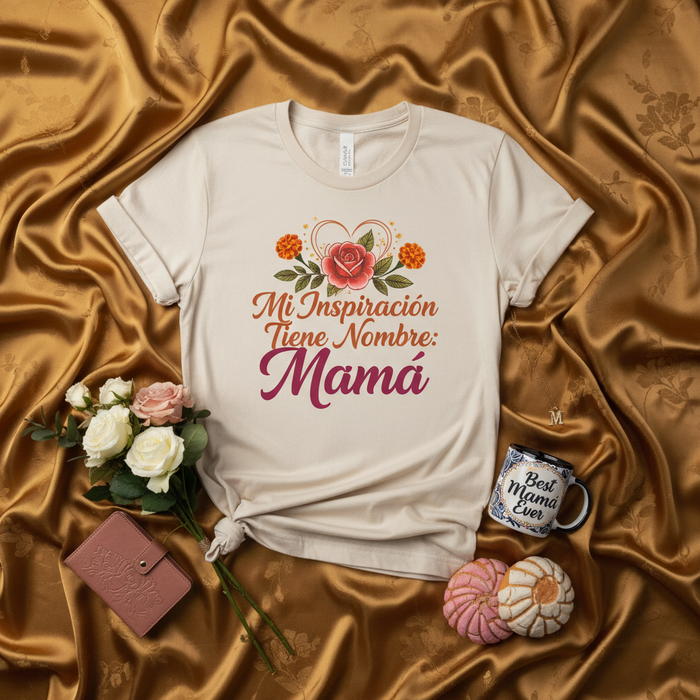 Mi Inspiración Tiene Nombre: Mamá, Camiseta Unisex con Flores y Corazón, Regalo para el Día de las Madres, Playera en Español para Mamá Latina, Regalo para Abuela, Idea de Regalo para Madres.