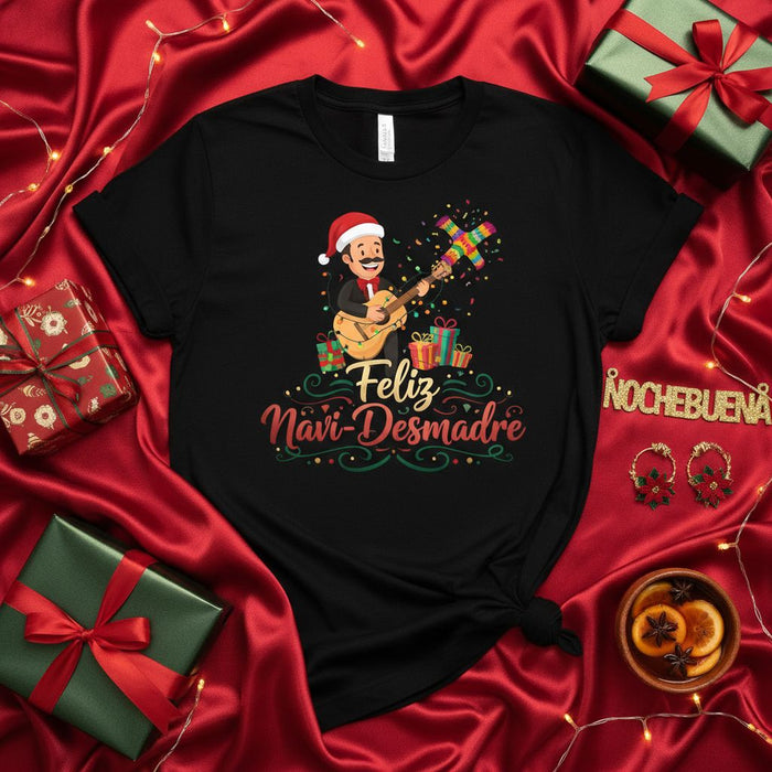 Feliz Navi-Desmadre Camiseta, Divertida Camiseta de Navidad en Español, Santa Mariachi Tocando Guitarra con Piñata, Playera Unisex de Nochebuena, Ropa de Fiesta Familiar Festiva