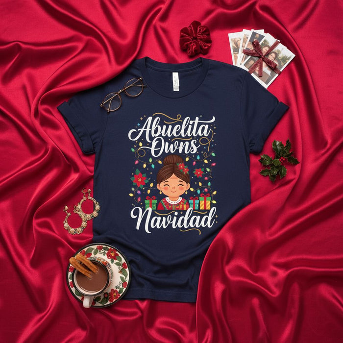 Camiseta "Abuelita Owns Navidad" Luces Regalos Familia Abuela Regalo Fiesta Navidad Ropa Gráfica