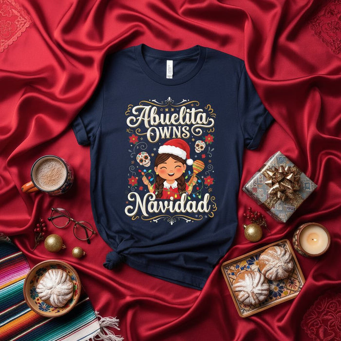 Abuelita Es Dueña de la Navidad Camiseta, Divertida Camiseta de Navidad Española, Linda Camiseta de Fiesta Navideña de Abuela, Calaveras Mexicanas Maracas Gráfico Regalo Festivo