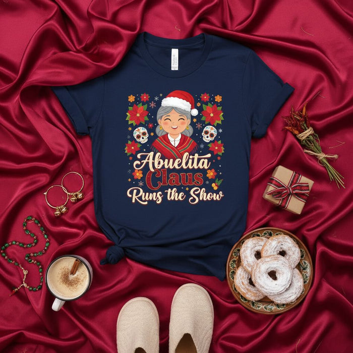 Camiseta Abuelita Claus Manda, Regalo Navideño Gracioso para Abuela Mexicana, Calavera de Azúcar Nochebuena, Playera de Navidad para Mujer, Top Navideño Español