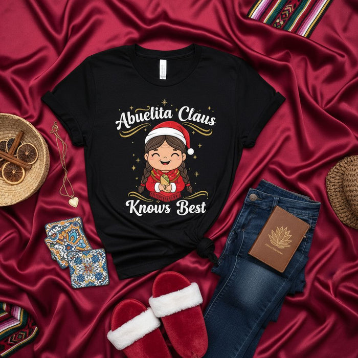 Abuela Claus Sabe Más Camiseta Navideña, Lindo Regalo para Abuela Hispana, Camisa Familiar Navidad, Playera Abuela Española Festiva, Ropa Navideña para Abuelas para Mujeres y Hombres