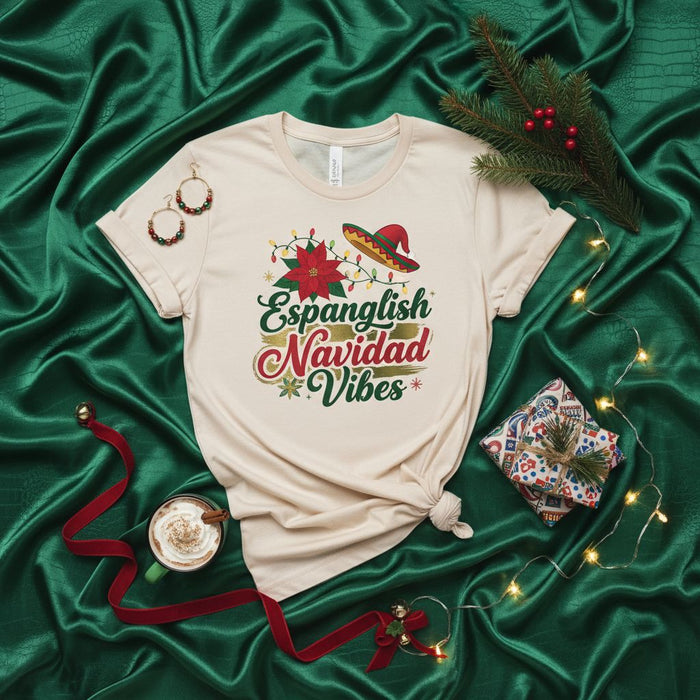 Camiseta Espanglish Navidad, playera latina de Navidad, camiseta gráfica de Nochebuena, sombrero y luces, top festivo, regalo de Navidad bilingüe, camisa familiar multicultural