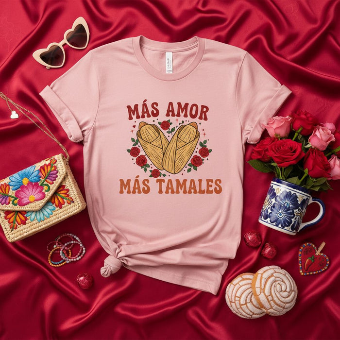 Maglietta Más Amor Más Tamales, Maglietta Divertente Cibo Ispanico, Maglia Grafica Tamale e Rose, Regalo Festa Cultura Messicana, Maglietta Unisex Amore
