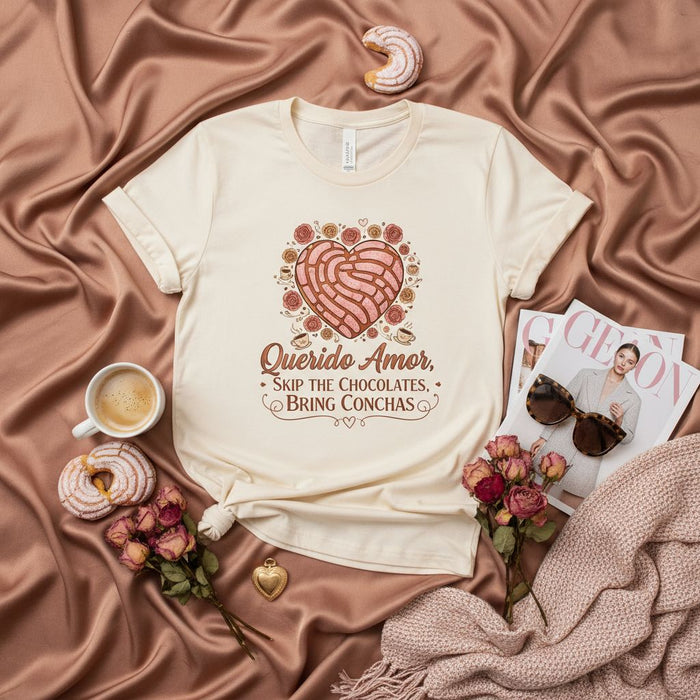 Querido Amor, Salta i Cioccolatini, Porta le Conchas Maglietta, T-shirt Cuore Concha Pane Dolce Messicano, Regalo Pan Dulce San Valentino, Maglia Amante Cibo Ispanico, Regalo Carino per Chi Ama il Cibo