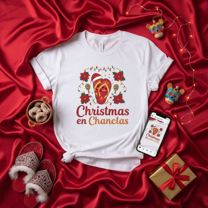 Christmas en Chanclas Funny Latino Christmas T-Shirt, Poinsettia Flip Flop Santa Hat Lights Fiesta Tee, Spanish Holiday Humor Gift for Him Her, Navidad Casual Shirt