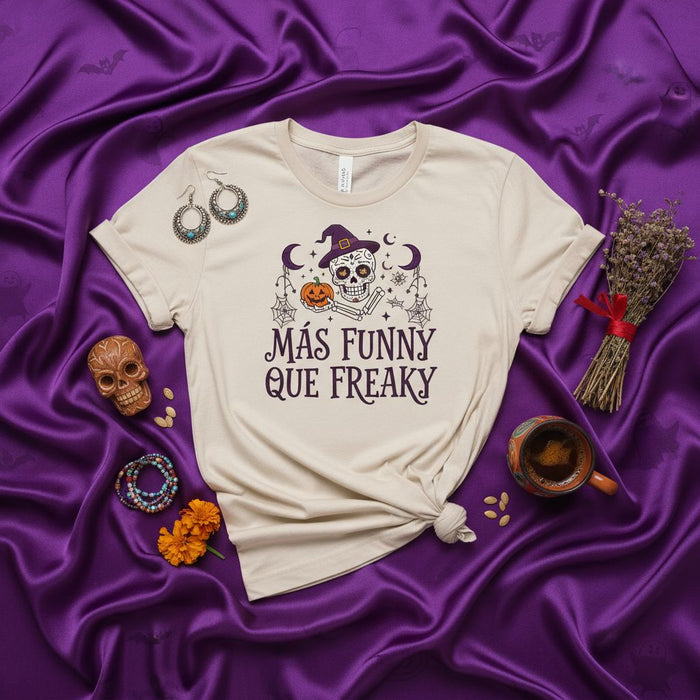 Más Funny Que Freaky Halloween T-Shirt, Funny Skull and Pumpkin Shirt, Spooky Cute Witch Hat Tee, Unisex Fall Holiday Apparel, Spanish English Phrase Graphic Top