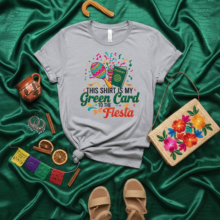 Esta Camisa es Mi Tarjeta Verde a la Fiesta Pasaporte Maraca Camiseta, Camisa Divertida de Cinco de Mayo, Camiseta de Fiesta Mexicana, Regalo Unisex de Cultura Latina para Hombres Mujeres