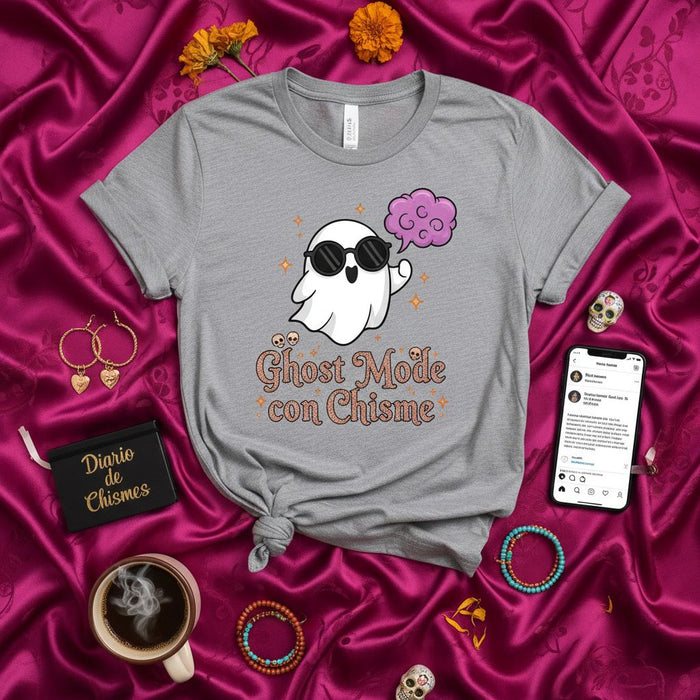 Ghost-Modus mit Klatsch T-Shirt, Lustiges Spooky Season Geist mit Sonnenbrille und Klatschwolke Shirt, Süßes Halloween-Geschenk für Chismosa Freunde, Unisex Grafik T-Shirt in Spanisch und Englisch