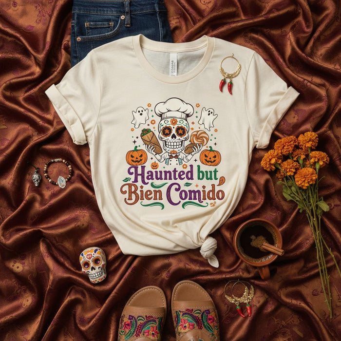 Camicia "Haunted But Bien Comido", T-Shirt Scheletro Chef Giorno dei Morti, Maglietta Spettrale Festa Halloween con Fantasmi e Zucche, Top Costume Cuoco Calavera