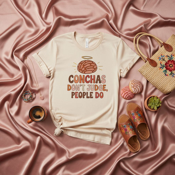 Maglietta Conchas Don't Judge, People Do, T-shirt Unisex con Grafica Concha Pan Dulce, Regalo per Foodie Messicano, Abbigliamento Divertente da Pasticceria Latinx