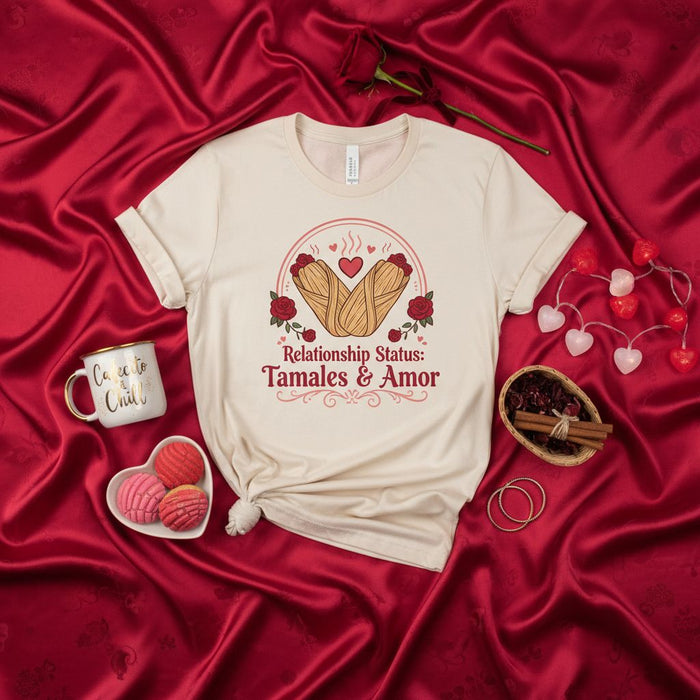 Stato di Relazione: Tamales & Amore Maglietta, Divertente San Valentino, Regalo Accogliente per Amante del Cibo Ispanico, Maglia Tazza Concha, T-shirt Unisex con Rose e Cuore, Grafica Cibo Messicano Carina Romantica