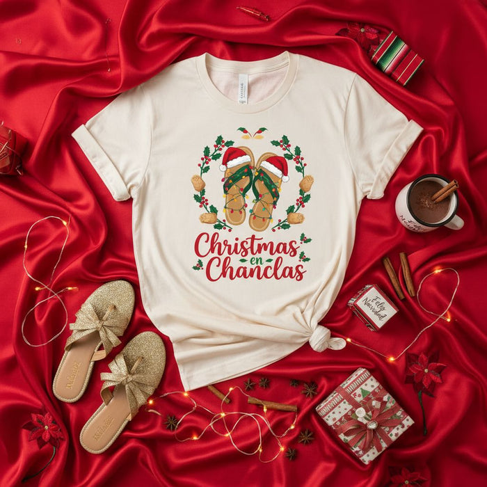 Christmas en Chanclas Funny Tropical Spanish Holiday T-Shirt, Summer Flip Flops with Santa Hat Wreath Tee, Navidad Latina Gift Shirt, Unisex Vacation Beach Christmas Shirt, Fiesta Navideña T-Shirt