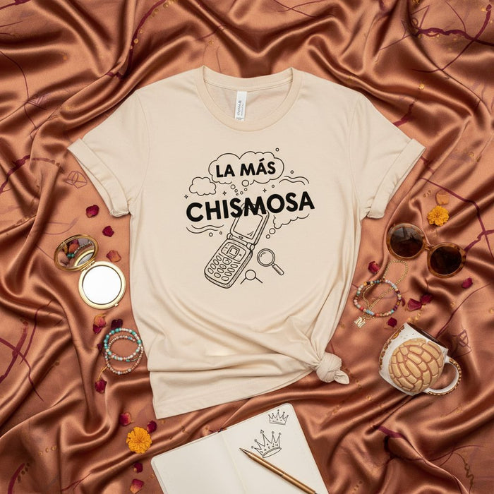 La Más Chismosa T-Shirt, Spanish Gossip Tee, Funny Mexican Flip Phone Shirt, Latina Spy Magnifying Glass Graphic Top, Unisex Sarcastic Gift Idea