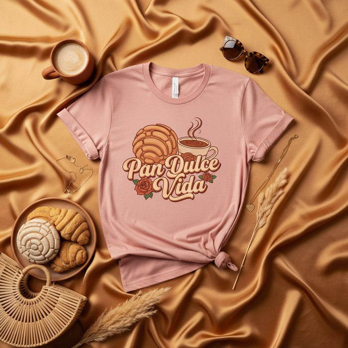 Maglietta Pan Dulce Vida, maglietta Concha e caffè, camicia pane dolce messicano, maglietta grafica retrò estetica panetteria ispanica, regalo unisex rosa pastello per gli amanti del pan