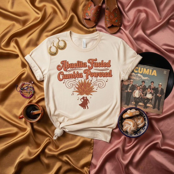 Camiseta de Cumbia Impulsada por Abuelita, Diseño Retro Latinx, Regalo para Abuela, Camisa Gráfica Unisex