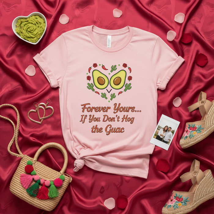Camicia Forever Yours con Avocado e Cuore Rosa, Maglietta Divertente per San Valentino, Regalo Carino per Amanti del Guacamole, T-shirt Unisex con Grafica Avocado per Lui e Lei
