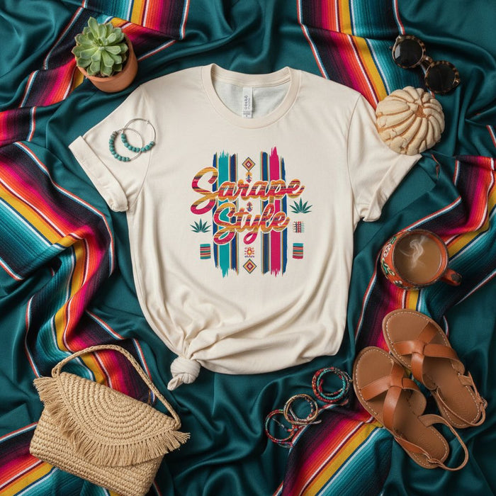 Maglietta Grafica Stile Garage, Stampa a Righe Boho, Colori del Deserto, Estetica Coperta Serape Messicana, Unisex, Maglietta Estiva Casual