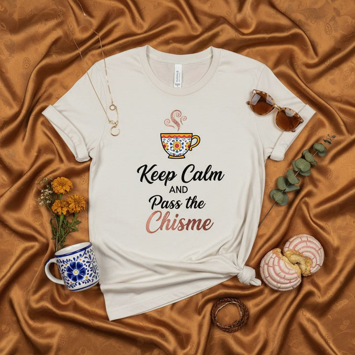Mantieni la calma e passa il Chisme Maglietta, Tazza da caffè divertente Latina, Maglietta con motivo floreale messicano, Maglietta Gossip, Top grafico unisex spagnolo inglese, Regalo di ispirazione culturale