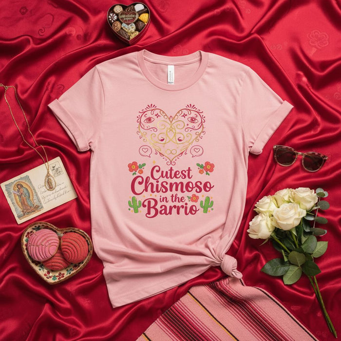 La Maglietta Più Carina del Chismoso nel Barrio, Maglietta Divertente Chismosa Latina, Design Carino a Cuore, Maglietta Spanglish Cultura Messicana, Idea Regalo T-shirt Unisex da Donna Uomo