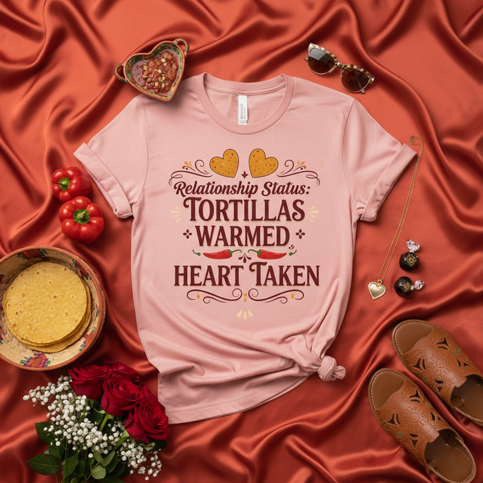 Stato Sentimentale: Tortillas Riscaldate Cuore Occupato, Maglietta Divertente Amante del Cibo Messicano, Simpatica T-Shirt Notte Taco San Valentino, Regalo Coppia Fiesta, Abbigliamento Cinco de Mayo, Maglietta Ironica da Foodie.