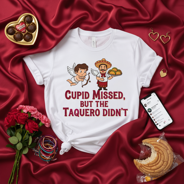 Cupido Falló, Pero el Taquero No Camiseta Divertida de San Valentín, Camisa de Amante de los Tacos, Regalo Anti-Día de San Valentín, Camiseta Gráfica Unisex, Diseño de Taquero Chef Cupido, Camiseta de Humor Español Inglés