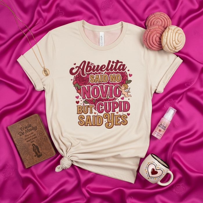Abuela Dijo Que No Novio Pero Cupido Dijo Sí Camiseta, Camisa Divertida Hispana de San Valentín, Abuela Dice No Novio, Regalo del Día de San Valentín para Ella, Ropa Linda de Amor Latina