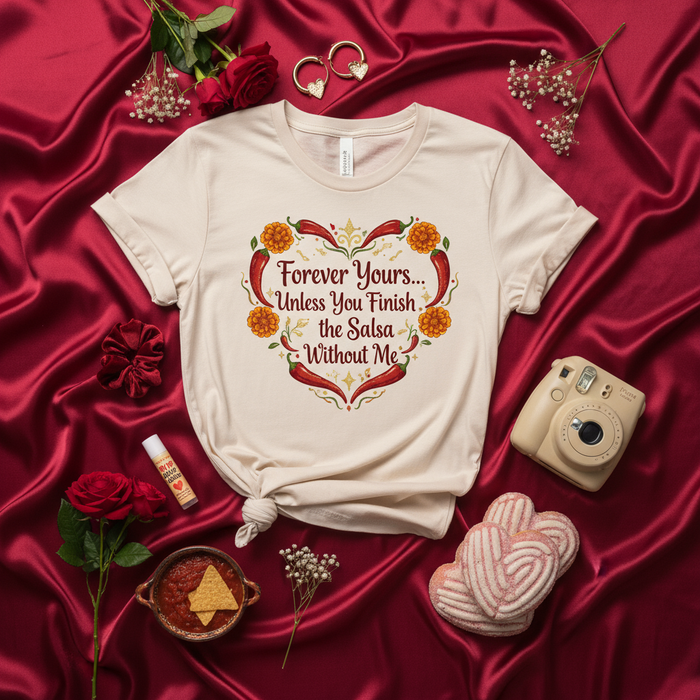 Maglietta Per Sempre Tua a Meno Che Non Finisci la Salsa Senza di Me, Divertente San Valentino, Regalo per Amante Cibo Piccante, Grafica Cuore Peperoncino, Fiori, Vestibilità Unisex