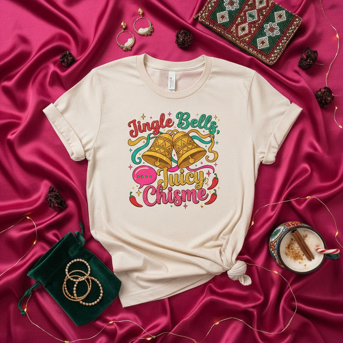 Maglietta Jingle Bells, Juicy Chisme | Divertente Maglietta Natalizia Spanglish con Sonagli e Peperoncini | T-Shirt Grafica Festiva Unisex per Latine e Latini