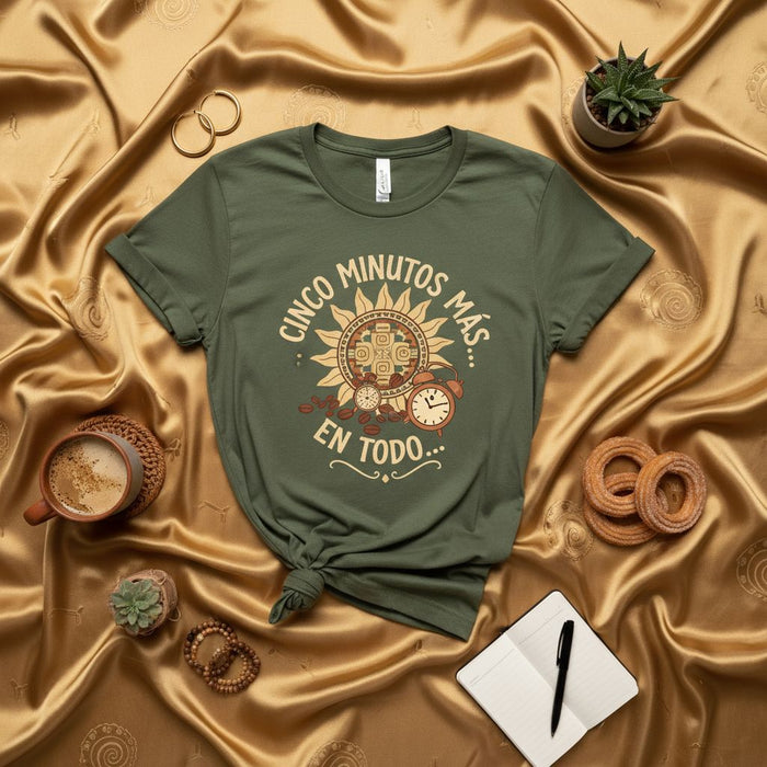 Cinco Minutos Más En Todo T-Shirt, Spanish Quote for Coffee Lover, Alarm Clock and Sun Design, Unisex Tee for People Who Love to Hit Snooze and Procrastinate