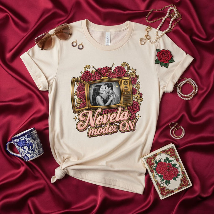Novela Mode ON T-Shirt: Retro TV Romance Design, Unisex Tee with Couple Kissing & Red Roses, Perfect Gift for Telenovela Lovers and Soap Opera Fans